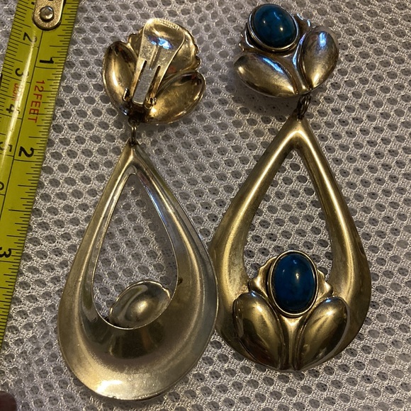 Vintage western style clip on earrings easily converted to pierced if you wish - Picture 6 of 9